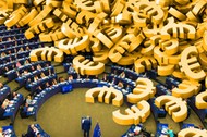 parlament europejski europosłowie biura przekręt afera