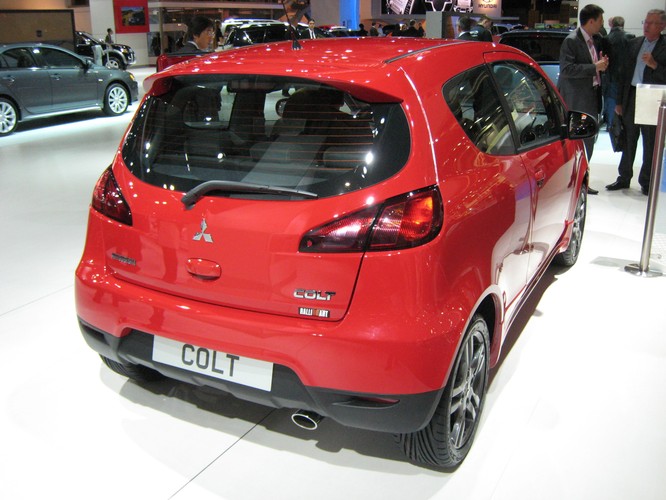 Zryw od 0 do 100 km/h trwa 7,4 sekundy. Słowem - stój, bo strzelam!