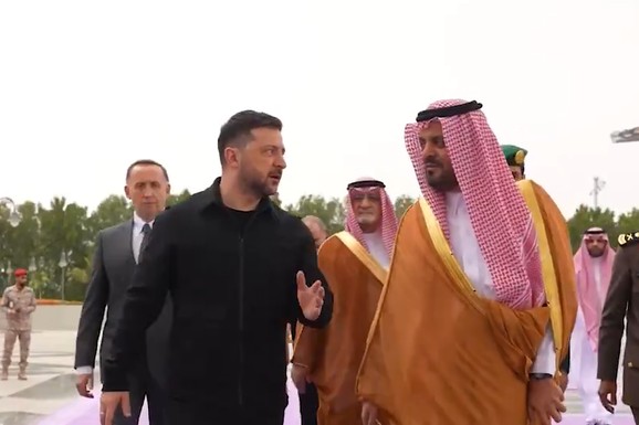 ZELENSKI STIGAO U SAUDIJSKU ARABIJU Nudi dronove, ali zauzvrat traži podršku u ratu protiv Rusije: "Planirani su važni sastanci"