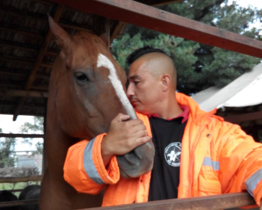  Željko Iličić sa kobilom kastom koja je preživela otmicu 