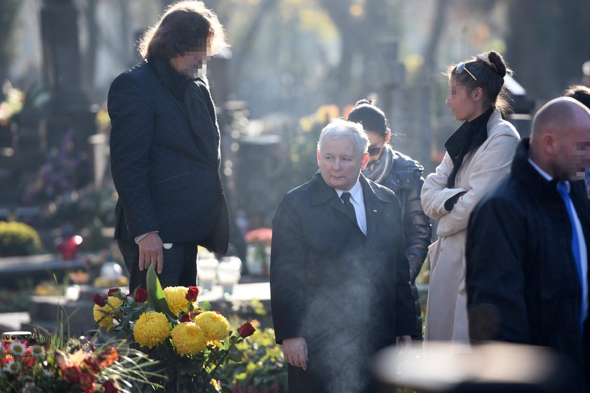 Kaczyński z Martą na Powązkach