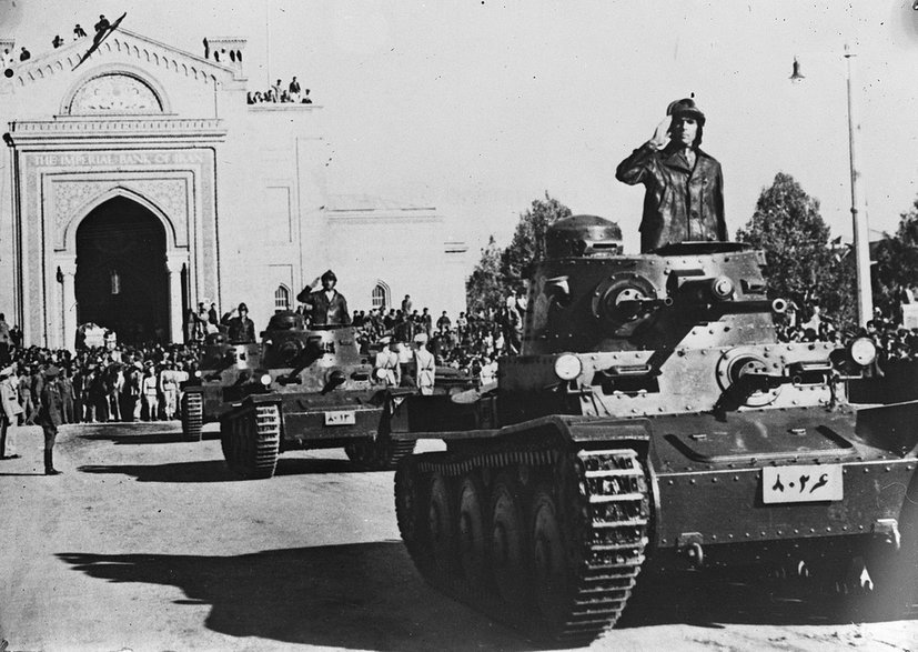 Parada w Teheranie po likwidacji Autonomicznej Republiki Azerbejdżanu, 15 grudnia 1946 r. / fot. CC0 1.0