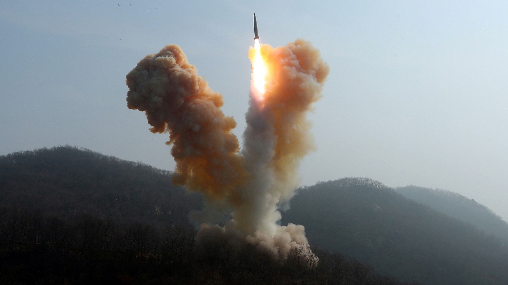 Balistická raketa vypálená severokórejskou armádou