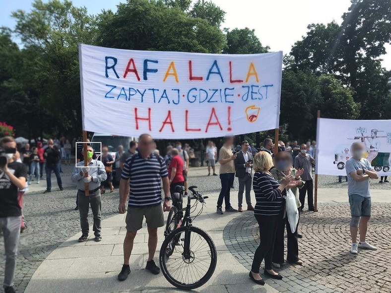 Ryszard Górski (oznaczony kwadratem) na manifestacji politycznej. Fot. archiwum prywatne