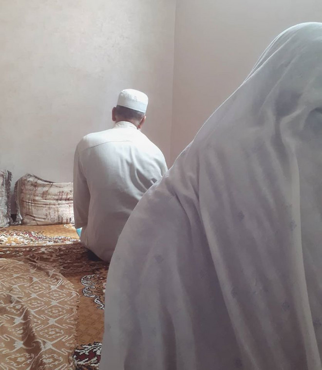Meczety w Maroku są zamknięte, więc Marokańczycy organizują sobie przestrzeń do modlitwy w domu