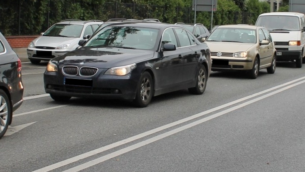 "Głos Koszaliński": Dla Generalnej Dyrekcji Dróg Krajowych i Autostrad budowa rond w Bobolicach nie jest konieczna. Dlaczego? Bo w mieście jest za mało wypadków drogowych.