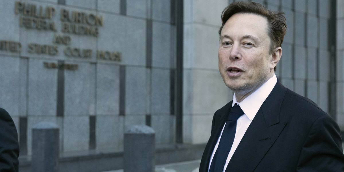 Elon Musk jedzie do Szanghaju.