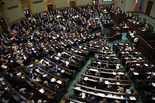 Posłowie podczas posiedzenia Sejmu, 14 bm. PAP/Radek Pietruszka