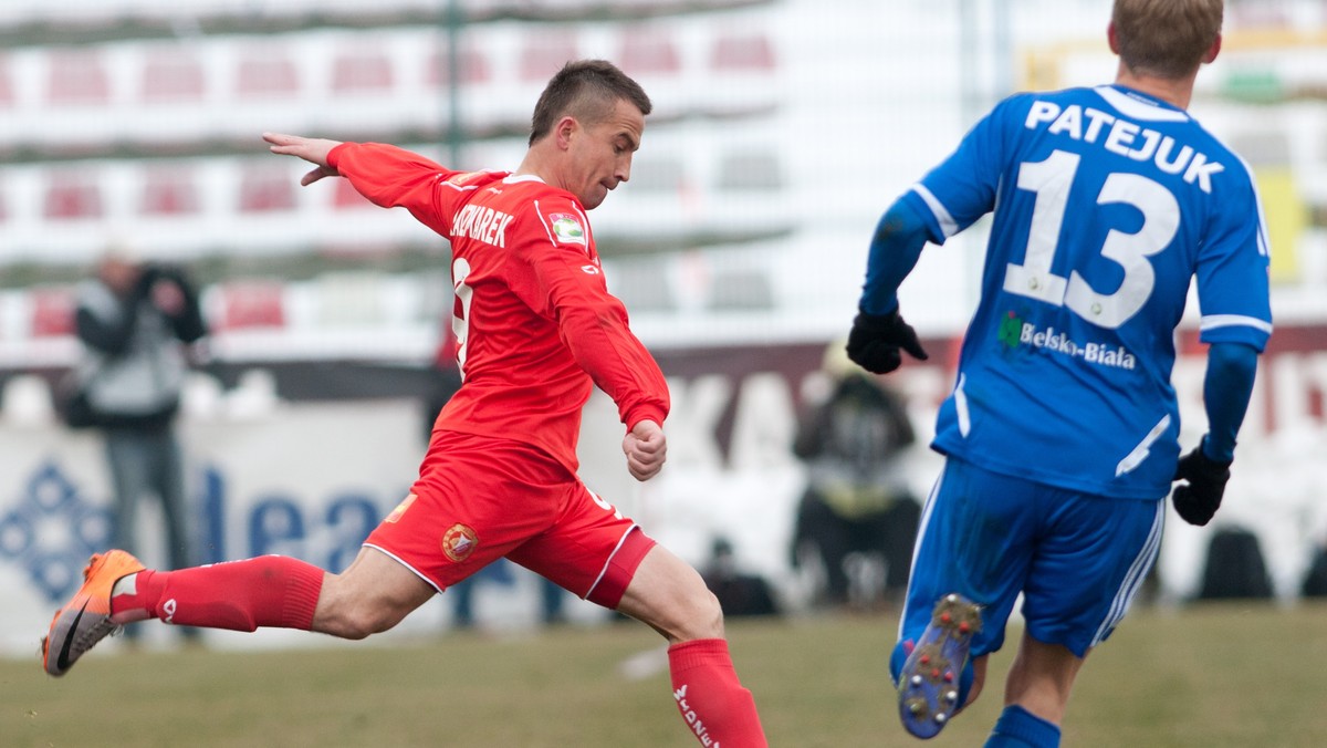 Do sporej niespodzianki doszło w Łodzi. Podbeskidzie Bielsko-Biała pokonało 1:0 (0:0) Widzew Łódź w meczu 18. kolejki. Dzięki temu Górale przeskoczyli swoich rywali w tabeli T-Mobile Ekstraklasy.