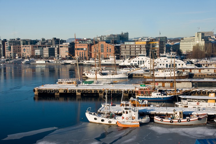 5. miejsce: Aker brygge – najbardziej znana promenada w Oslo. Idealne miejsce na spacer, zakupy albo zjedzenie czegoś poza domem.