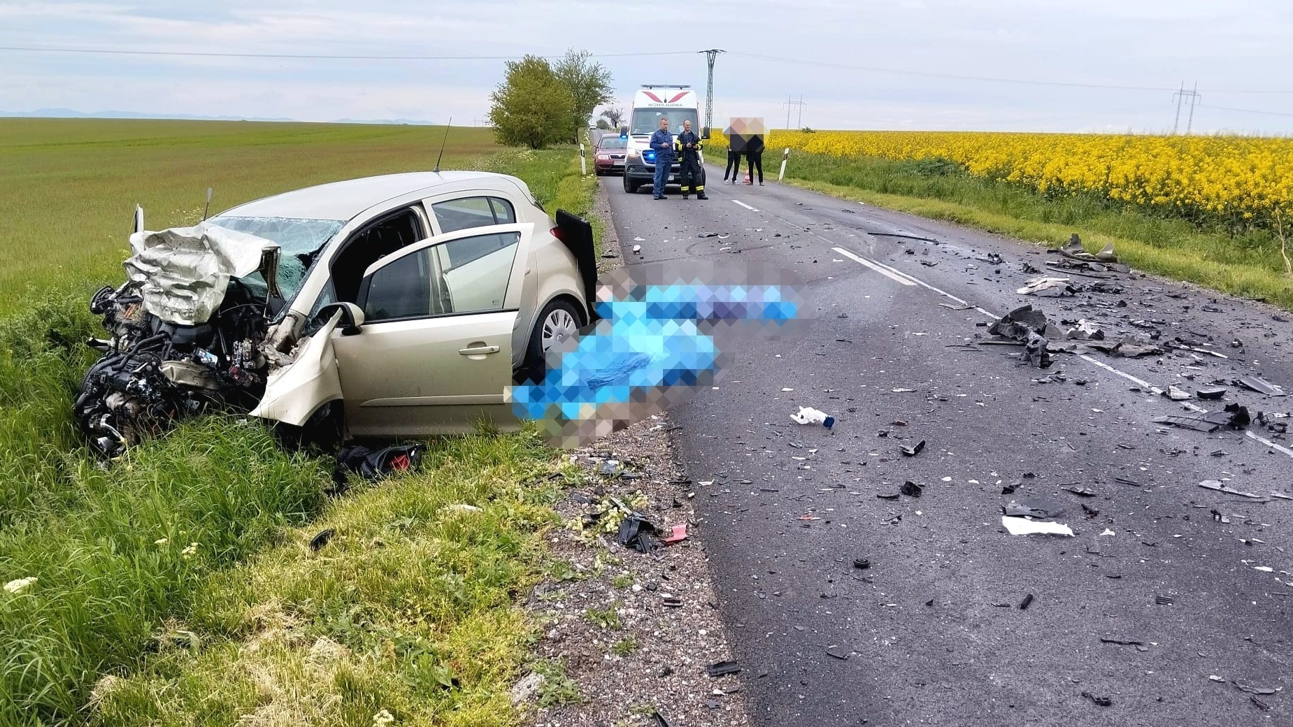 Pri obci Horná Kráľová sa čelne zrazili dve osobné autá.