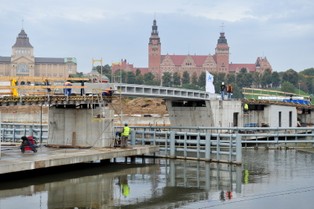 W centrum Szczecina powstaje nowy most [ZDJĘCIA]