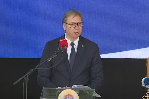 "BEOGRAD JE BORBOM DOČEKIVAO HITLEROVE AVIONE, ZAGREB CVEĆEM" Vučić u Donjoj Gradini: "Oni koji su bili nacističke sluge danas su valjda dobri momci"