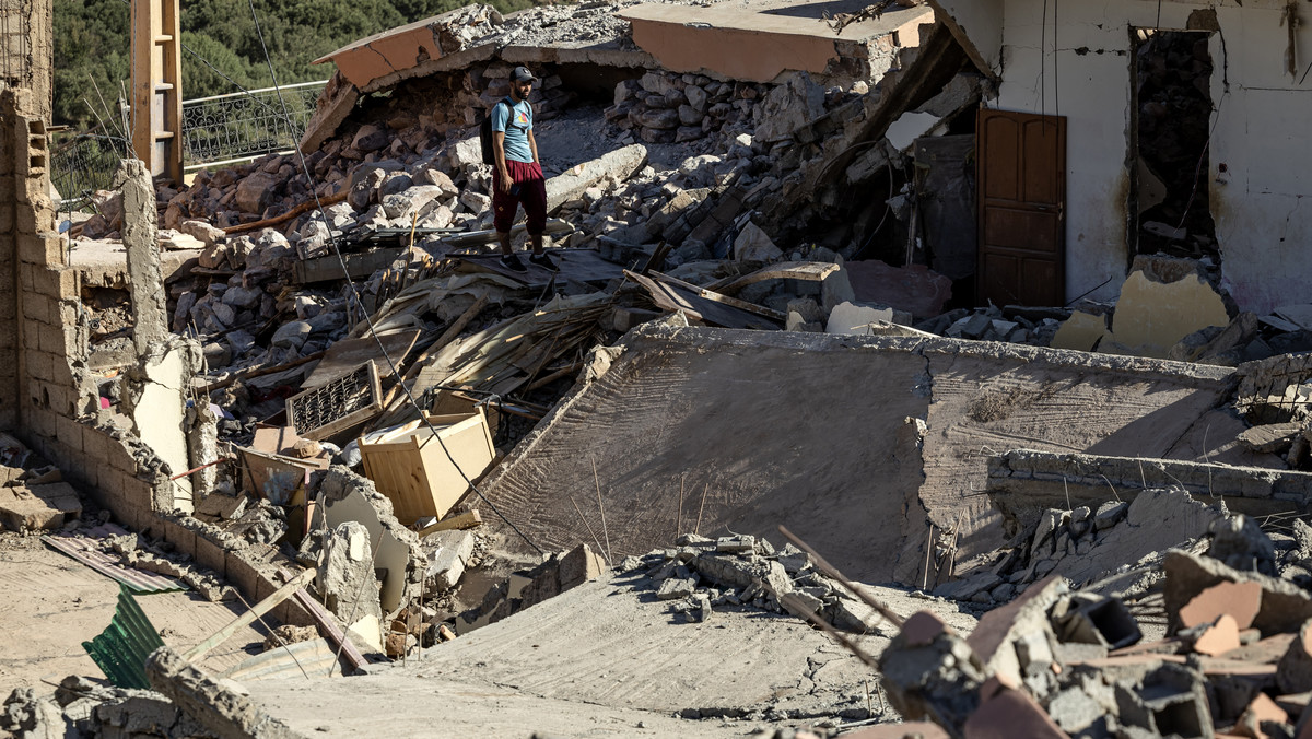 Ruiny domu zniszczonego wskutek trzęsienia ziemi w wiosce Talat N'Yacoub