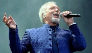 Tom Jones tiene 83 años y un ritual de bienestar único.  Se supone que debe garantizar su longevidad.