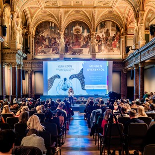 „Ez most a mi gyerekkorunk” – megható üzenet az UNICEF konferenciáján