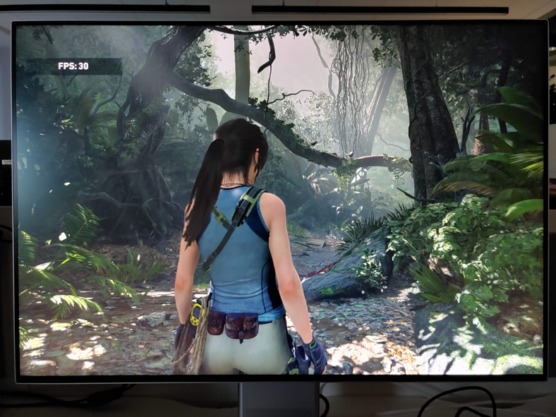 Kadr z gry HDR - Shadow of The Tomb Raider - uruchomionej na testowanym monitorze 