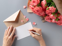 Życzenia dla Mamy 2023. Lista najlepszych gotowych życzeń