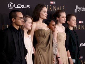 11 elbűvölő fotó Angelina Jolie-ról és a gyerekeiről, ami bizonyítja, mennyire erős a kapcsolatuk