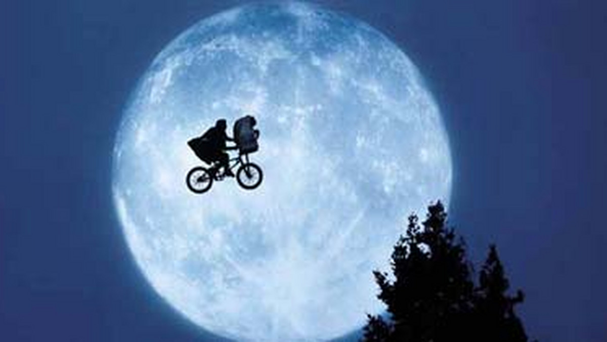 Amerykański operator telewizji kablowej i internetu Xfinity opublikował reklamę, która jest mini-sequelem sławnego filmu "E.T.".