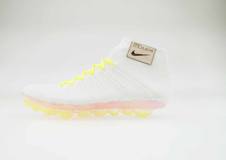 "In this design, Airbags underfoot capture and release air, putting the cushioning exactly where you need it as you run," according to Nike.