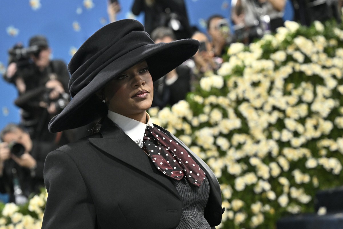 MET Gala 2025 - Rihanna zaprezentowała ciążowe kształty w dopasowanej kreacji