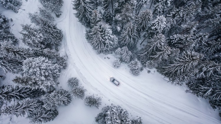 férfi túlél hó autó iglu hatás