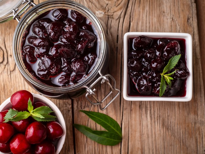 Recept za slatko od višanja: Zahvaljujući ovom triku sirup će biti staklast i savršeno gust