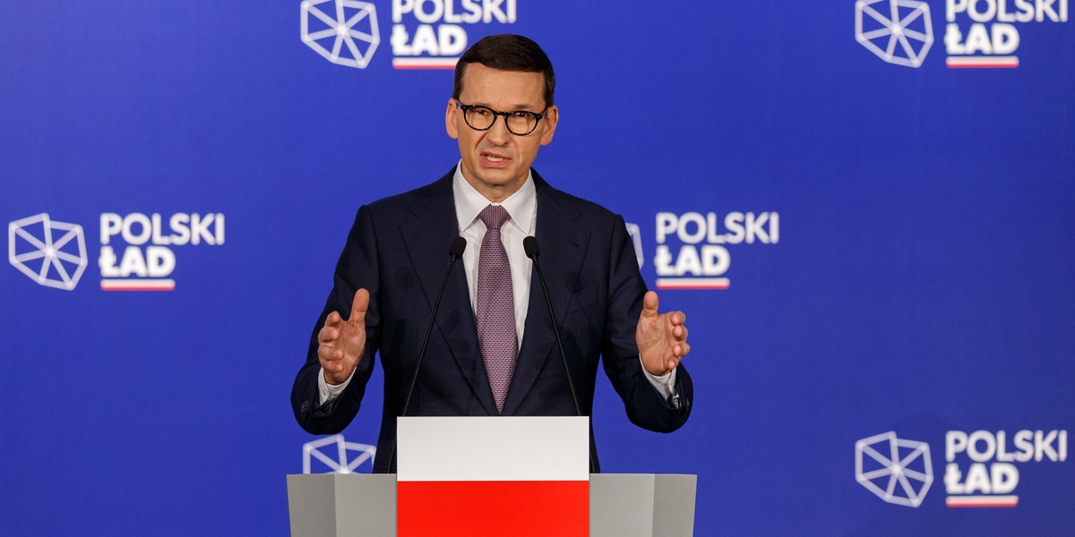 Rząd premiera Mateusz Morawieckiego (na zdjęciu) zamierza walczyć z inflacją w ramach tzw. tarczy inflacyjnej. Ekspert nie jest zachwycony tym pomysłem