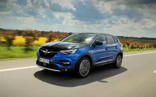 Opel Grandland X Hybrid4 – 300 KM mocy i 5,4 s do „setki”