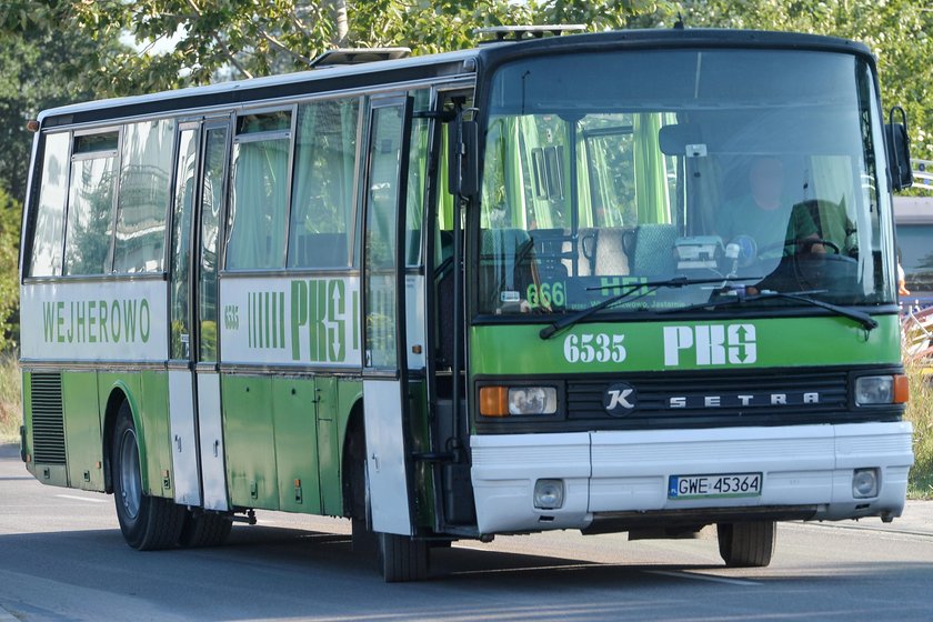 Autobus linii 666 jeździ po Helu