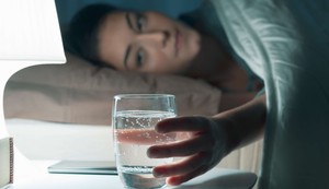 Koliko pre spavanja treba popiti poslednji gutljaj vode
