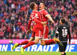 Liga niemiecka: Dwa gole Lewandowskiego, pewna wygrana Bayernu [WIDEO]