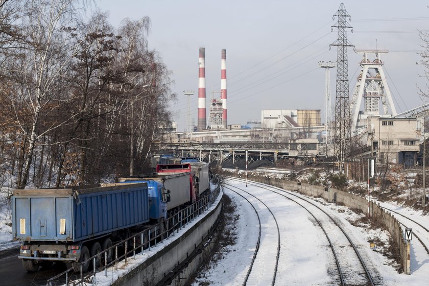 Rybnik. Kolejka po węgiel w kopalni Chwałowice