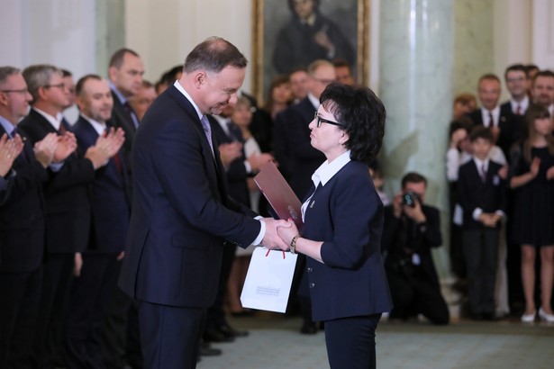 Prezydent Andrzej Duda (L) oraz nowo powołany minister spraw wewnętrznych i administracji Elżbieta Witek (P)