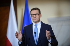 Morawiecki zaczepia Macrona: Co pan osiągnął w rozmowach z Putinem?