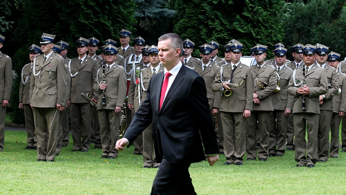 Powstaje raport, który pokazuje, co zrobiono w Siłach Powietrznych po katastrofie smoleńskiej - poinformował nowy szef MON Tomasz Siemoniak. Wyraził też nadzieję na współpracę głównych sił politycznych dotyczącą przyszłości wojska.