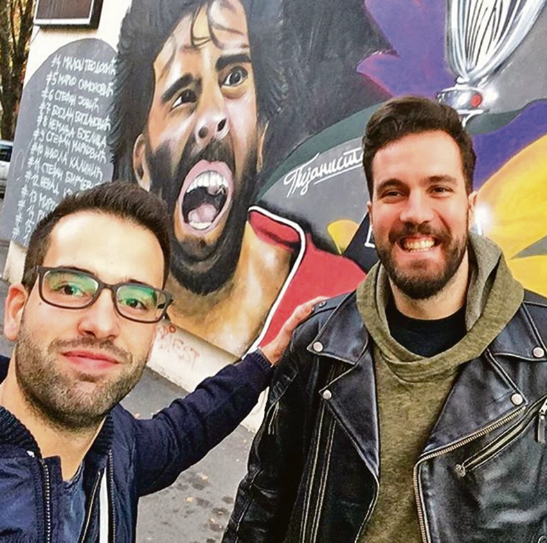 Andrej sa našim košarkašem Miroslavom Raduljicom