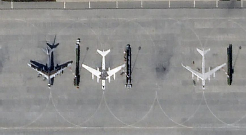 Fragment zdjęcia satelitarnego lotniska w mieście Engels