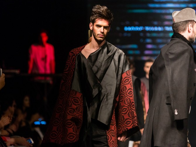 100569_heroes-catwalk-7