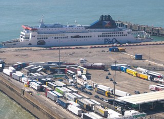 Brexit i spowolnienie pogrążają transport. Zmiany w brytyjskich przepisach uderzają w polskich przedsiębiorców