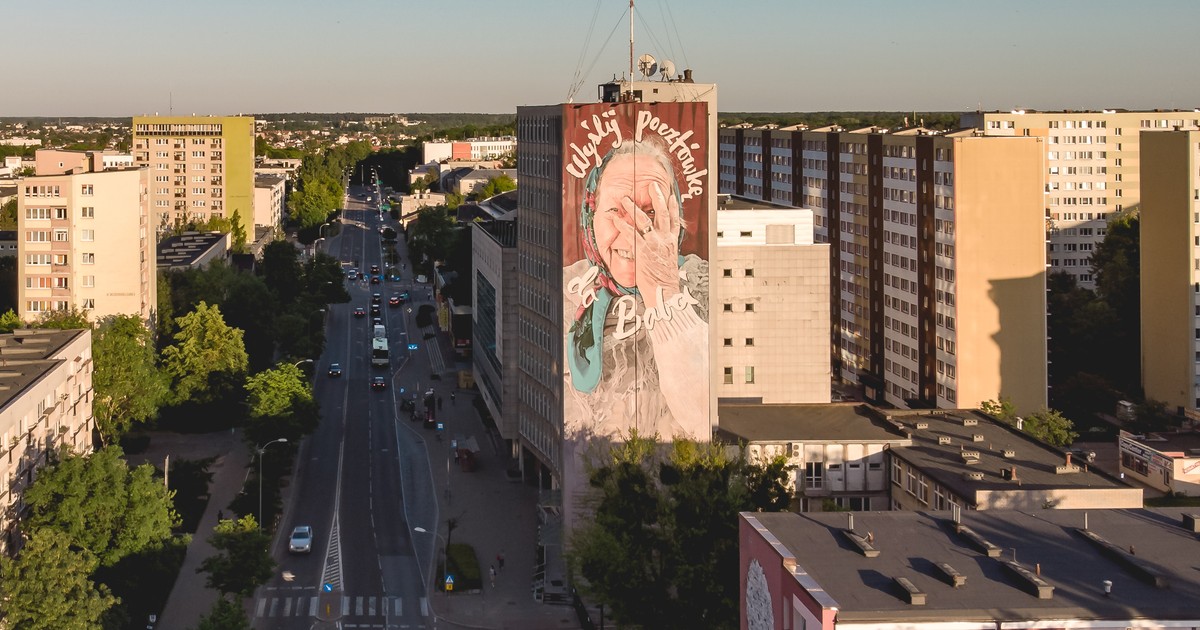 "Wyślij pocztówkę do Babci". Nowy efektowny mural w Białymstoku