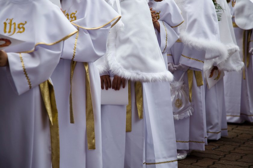 Ile zarabia ksiądz na Pierwszej Komunii?