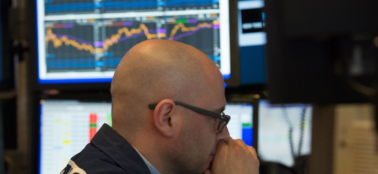 Indeksy w Europie nad kreską, dolar wrażliwy na głosy z Fed