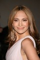 Jennifer Lopez ragyogó mosollyal érkezett a New York-i Metropolitan Múzeum gálájára 2006-ban, ahol a brit divat előtt tisztelgő kiállítást ünnepelték. 