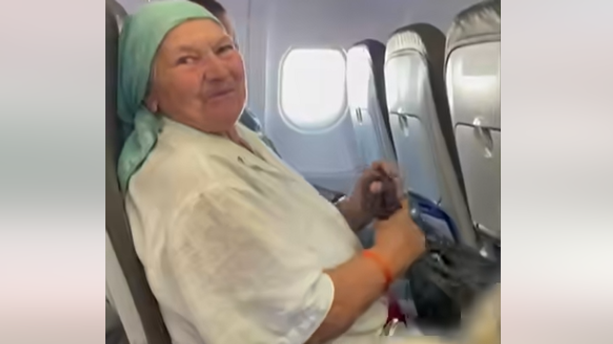 Unuka čula da baka (85) priča o svojoj sahrani pa odlučila da joj ispuni poslednju neostvarenu želju: Poslala je na prvo putovanje u životu! (VIDEO)