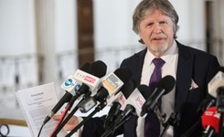 Sośnierz o walce z koronawirusem w Polsce: Od początku zadaję sobie pytanie, 'czy leci z nami pilot?'