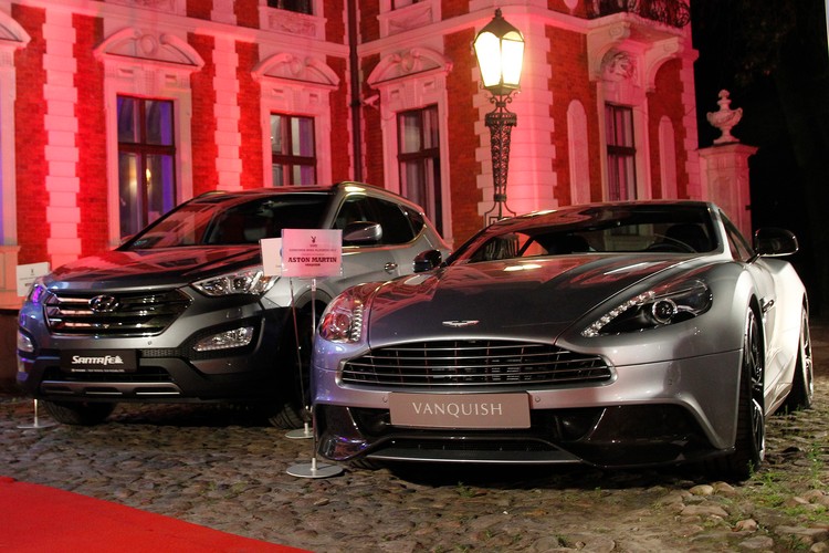 Aston martin vanquish i hyundai santa fe