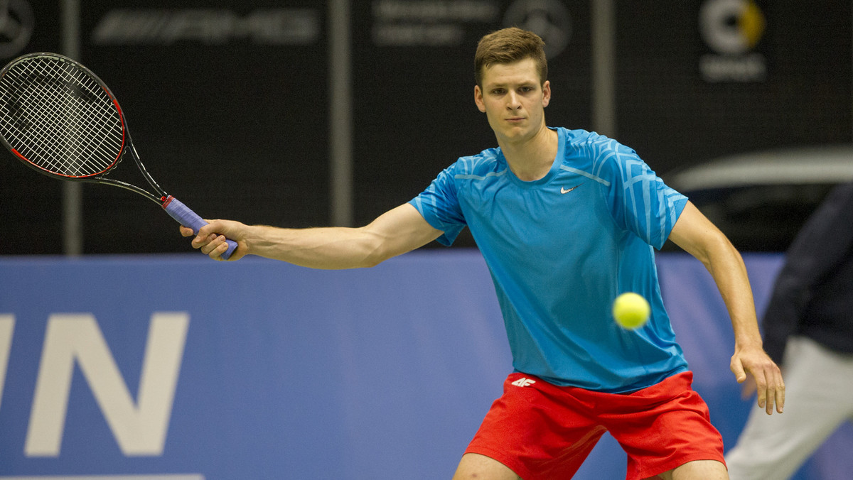 20-letni wrocławianin Hubert Hurkacz (384. ATP) był pierwszym polskim tenisistą, który zaprezentował się dość licznie zgromadzonej publiczności w hali Orbita (ponad 1000 osób).