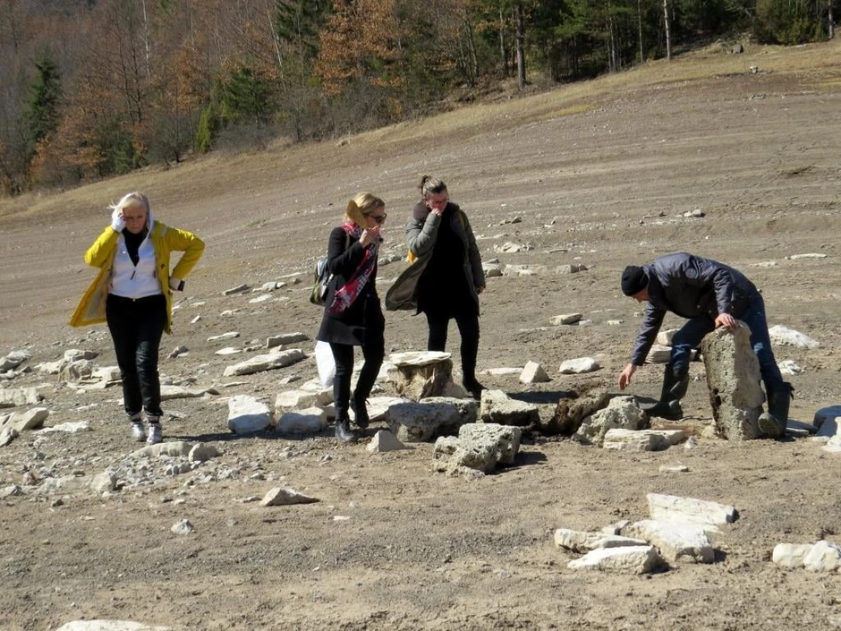 U Puljcima izronilo potopljeno groblje